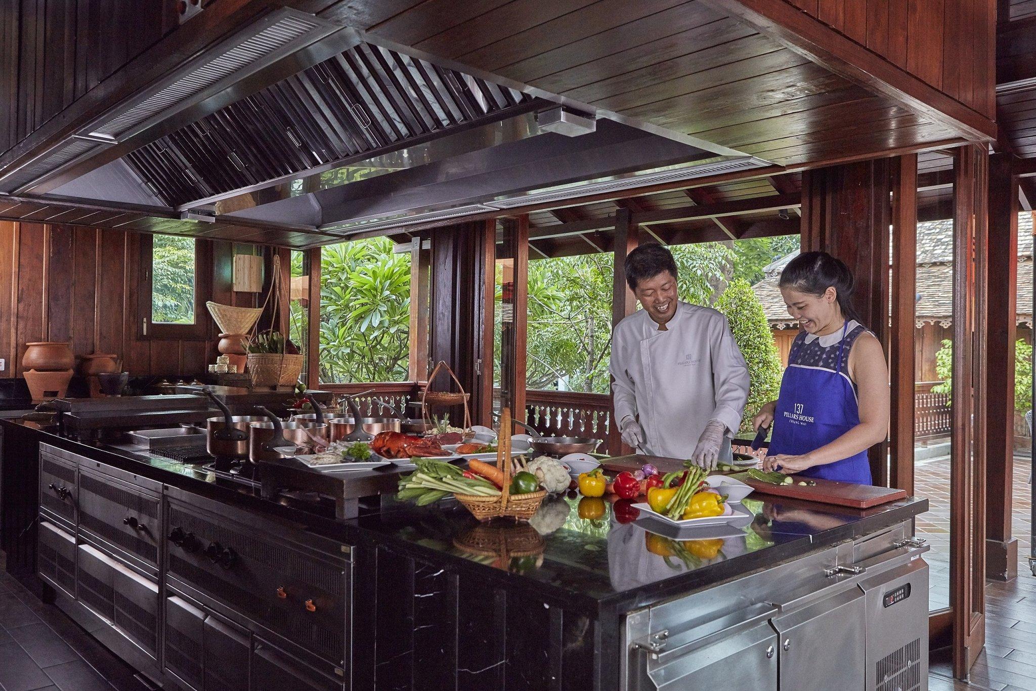 137 Pillars House Hotel Chiang Mai Bagian luar foto